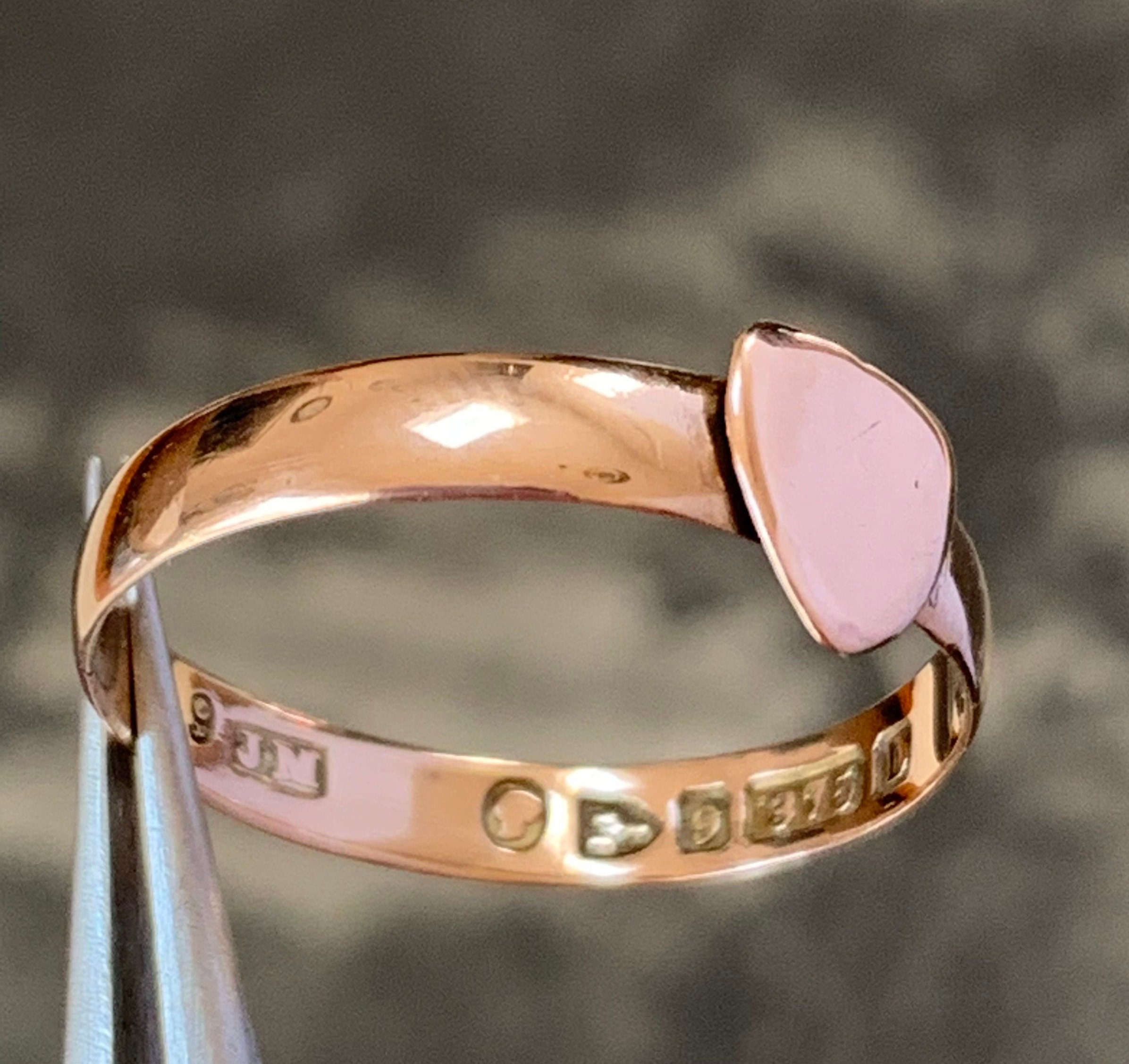 Victorian 9Ct Rose Gold Ring Historic Wedding Band Dates 1887. A Antique Plain That Is 3mm Wide With A Blank Heart Shaped Cartouche