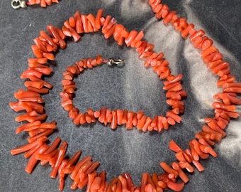 Superb natural coral branch necklace with gold clasp, vintage antique ocean gemstones. very good condition with gold bolt ring clasp