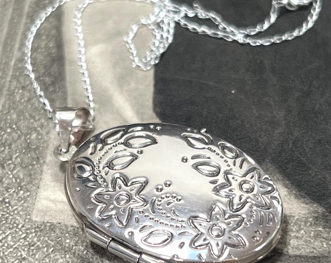 Vintage Sterling Silver Photo Locket | Double Picture Keepsake Pendant | 925 18"/45 cm Silver Chain
