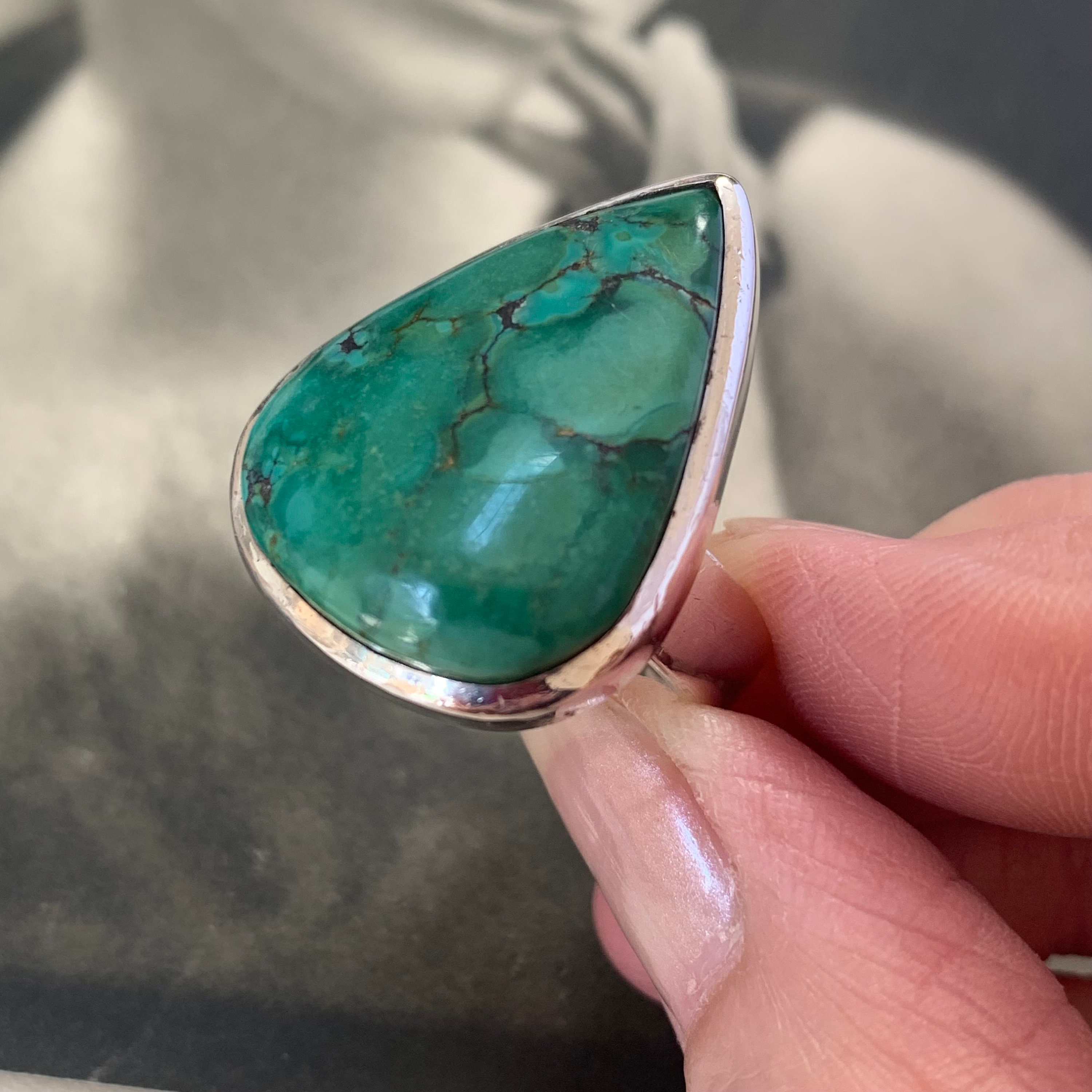 Large Hand Made Silver Turquoise Ring. A Wonderful & Unique Vintage 925 Ring Bezel Set With A Huge Teardrop Green Stone