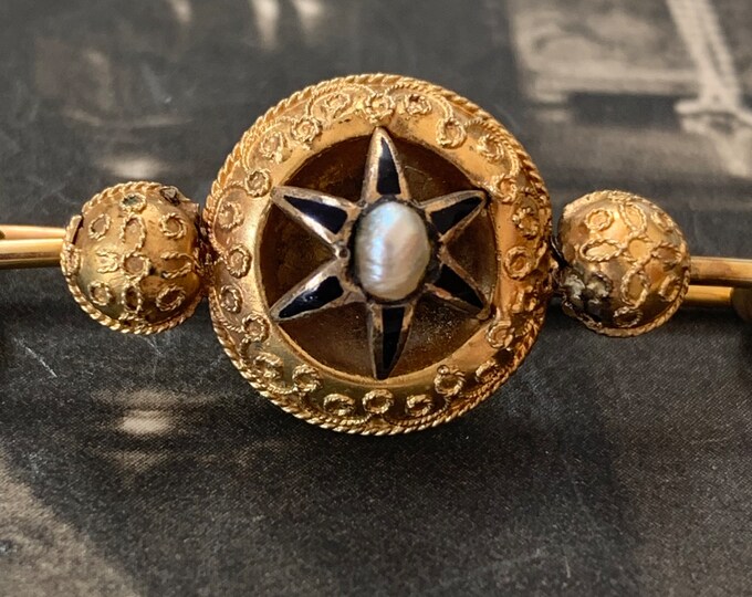 1911 Etruscan revival brooch 18ct gold Chester hallmark. Celestial Edwardian gold brooch with central pearl