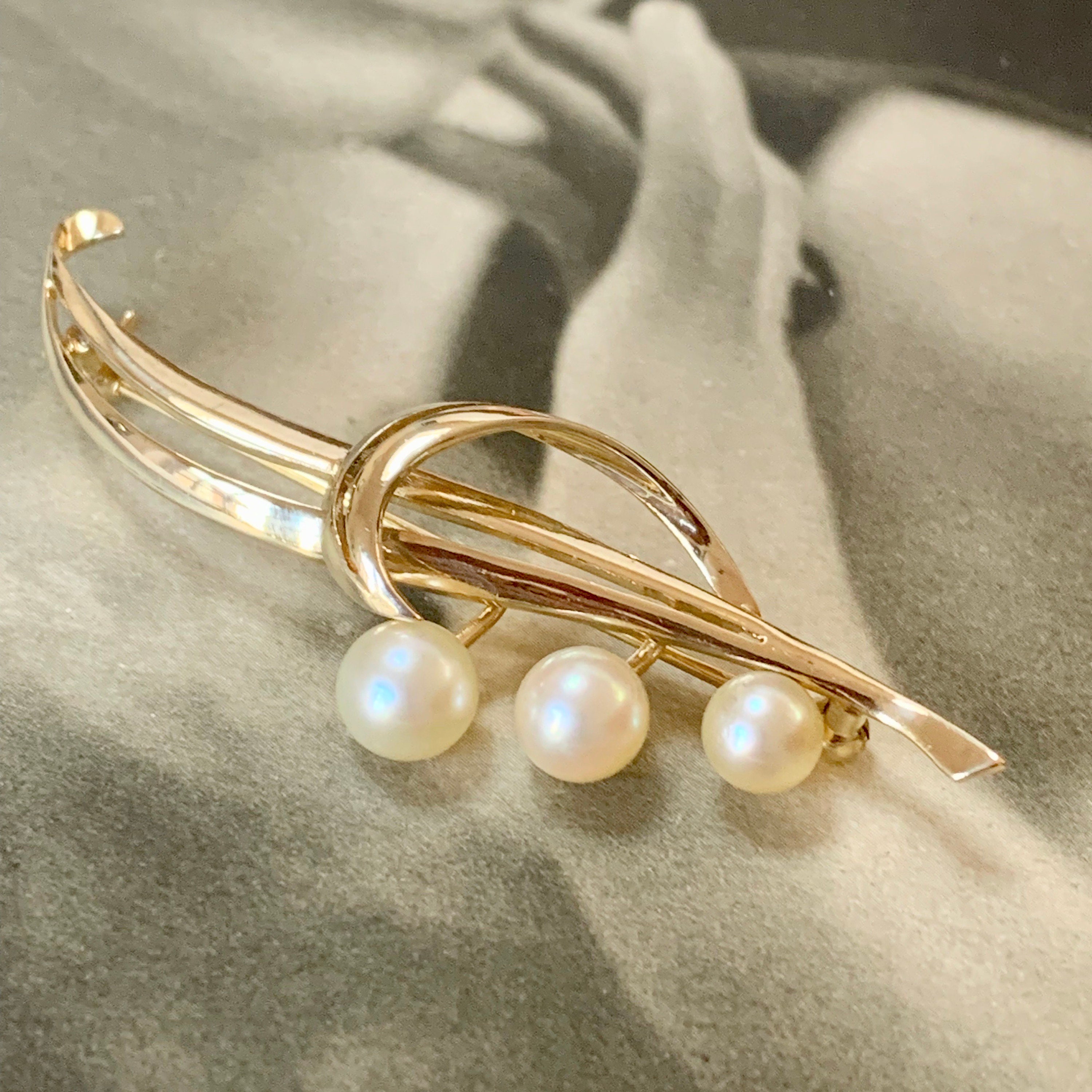 14Ct Yellow Gold Mikimoto Pearl Brooch. Classic Retro Design From The 1980S Crafted To Ensure Best Quality & Durability