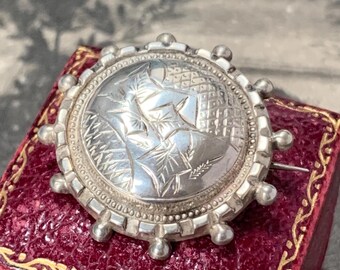 Antique silver Eternity brooch. Sterling silver late 1800s with ivy leaf engraving. 3.2 grams 30mm diameter