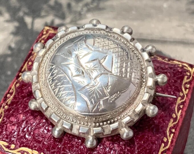 Antique silver Eternity brooch. Sterling silver late 1800s with ivy leaf engraving. 3.2 grams 30mm diameter