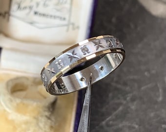 Retro 9ct Gold & Silver Wedding Band: Spinel Star Ring, Size O.5 / US 7