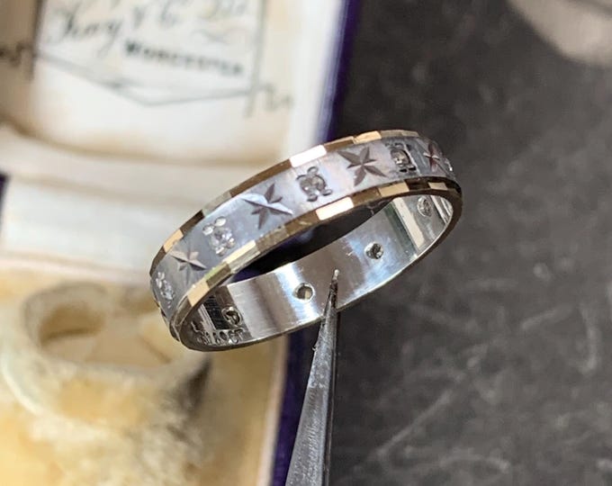 Retro 9ct Gold & Silver Wedding Band: Spinel Star Ring, Size O.5 / US 7