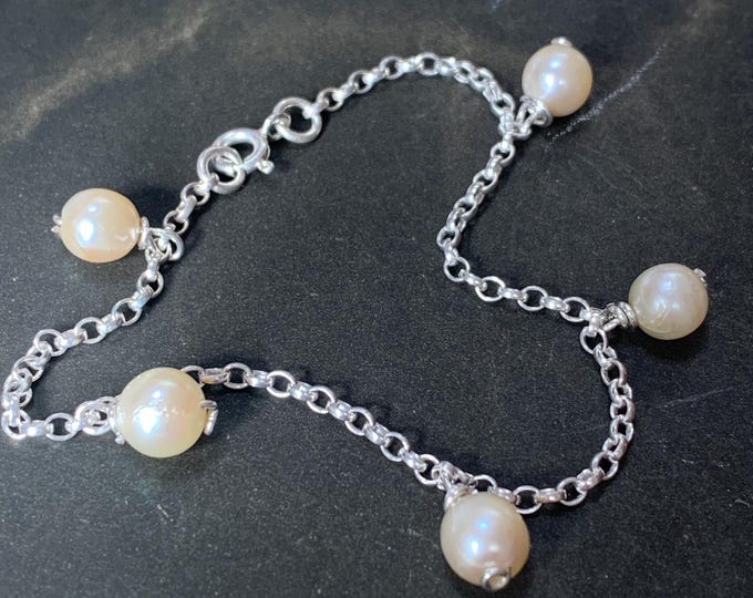 Argentium 960 silver charm bracelet set with 5 saltwater 7mm cultured pearls 7.5 inches long. Made to order