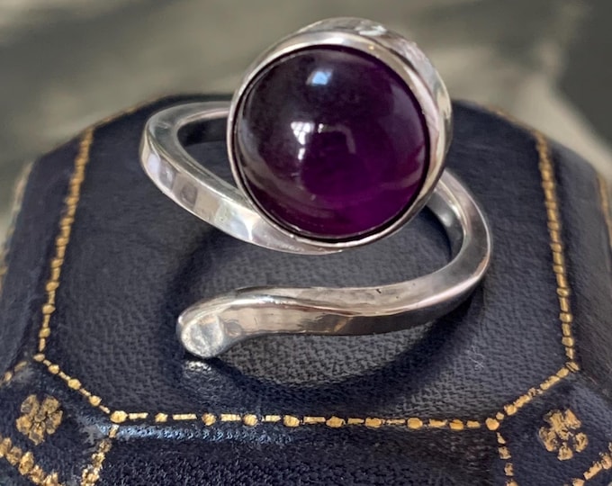 1970s Danish ring. Modernist bezel set Amethyst gemstone. Silver Ring Size M, size 6 US. 5 grams solid sterling silver