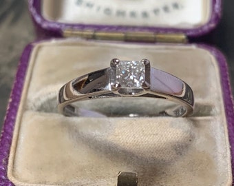 Diamond solitaire Ring. 18ct white gold. 0.28ct diamond. ring size M.5 size 6 (US). FL clarity and a color grade of G-H. Hallmarked