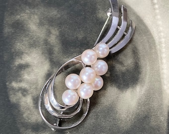 Vintage Mikimoto pearl silver brooch set with 8 beautiful Japanese akoya cultured pearls
