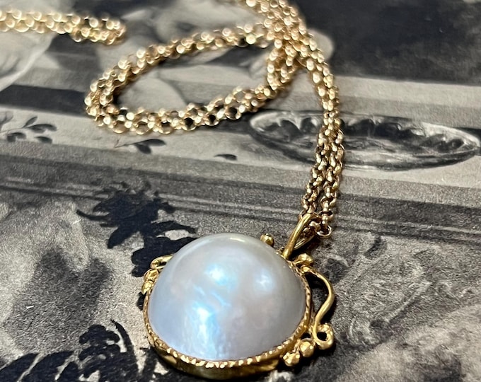 Vintage 18ct Gold Mabe Pearl Pendant Necklace | London 1982