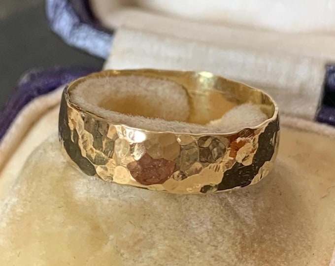 Hammered Gold Wedding Band Perfect Hammered 5mm Band Solid 18K Gold Men's Women’s Wedding Ring Vintage Rustic Band size N 1/2 UK