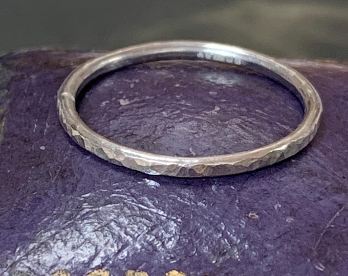 Hammered finish Platinum Wedding Band New 2025 London Hallmark Thin Profile  1.4 mm wide stacking ring size N.5, size 6 3/4 US