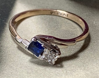Vintage Sapphire and diamond ring. Platinum and 9ct yellow gold. Moi et toi  Art deco design. Ring size N1/2 (UK)