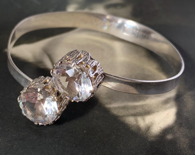Ake Linstrom Silver Bangle. Made for Bengt Hallberg Sweden. A silver crystal vintage torque bangle circa 1960s