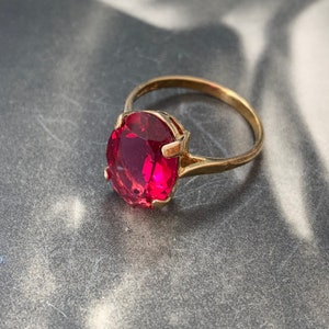 Ruby Red Ring 9ct Gold plated Silver Paste Stone. Womens Vintage Solitaire ring. size P