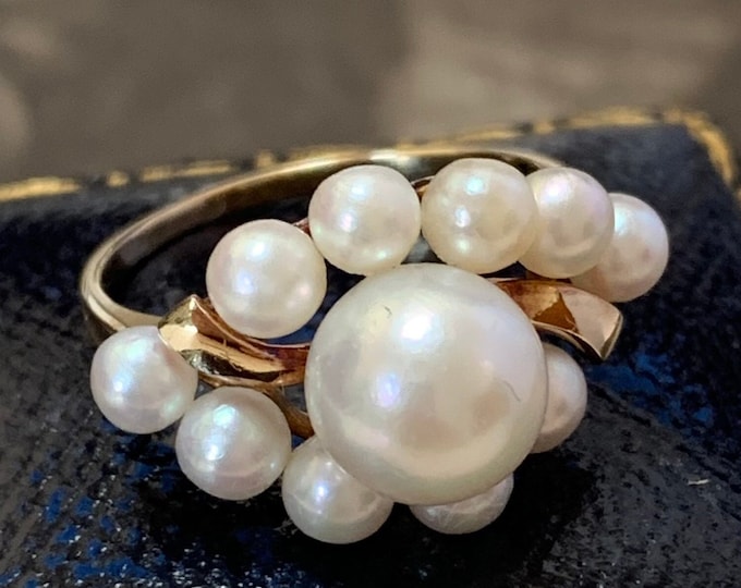 8mm akoya pearl Mikimoto ring. 14ct gold ring. Ring size M size 6 (US) 10 akoya 4mm pearls. 3.5 grams vintage 1960s ring
