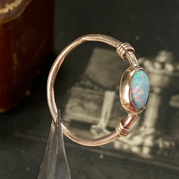 Vintage opal ring in 9ct yellow gold. English hal… - image 10