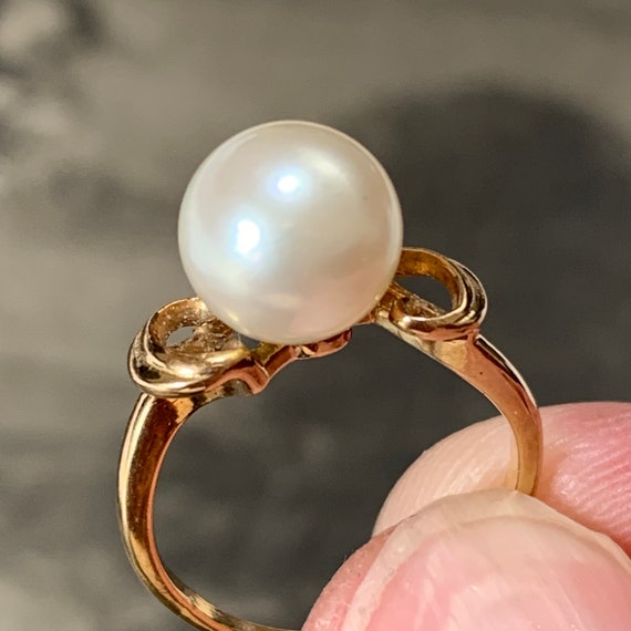 Gold Ring with Pearl and Diamonds | KLENOTA