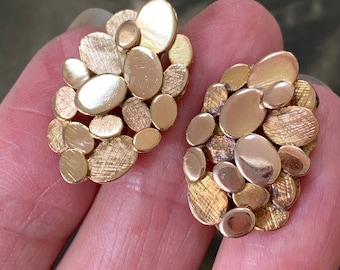8 grams 9ct Gold Screwback earrings. Vintage 1960s design Mid century Gold screwback earrings. Makers stamp