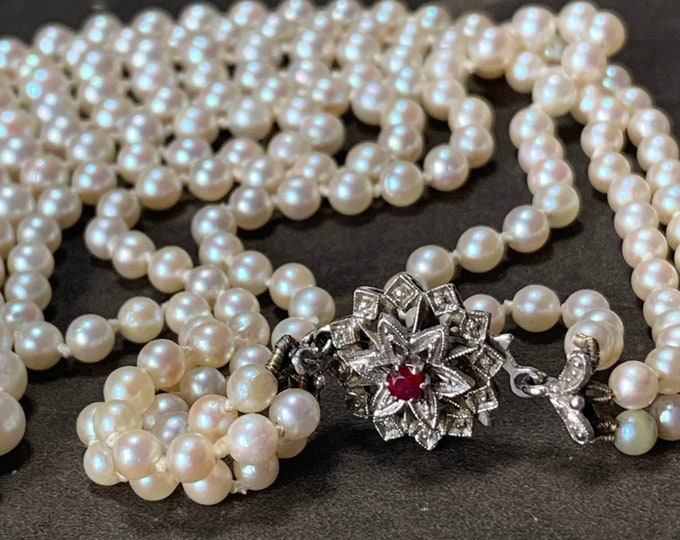 Vintage 3 strand Pearl Necklace: 18ct Gold Ruby Clasp, Graduated 3-Strand princess length necklace