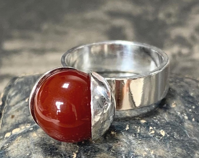 Elis Kauppi for Kupittaan Kulta Carnelian Oyster Ring-  Finland 1970s  – 925 Silver – UK J 1/2