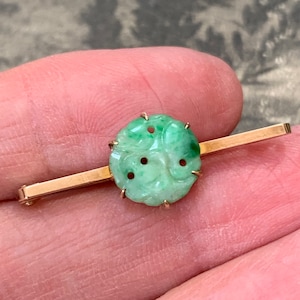 Qing dynasty Antique Jade brooch. 9ct yellow Gold. A fine jadite pin beautiful carved celestial gemstone