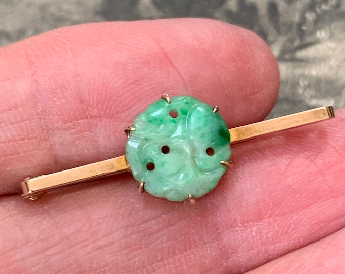 Qing dynasty Antique Jade brooch. 9ct yellow Gold. A fine jadite pin beautiful carved celestial gemstone