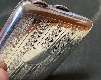 Art Deco sterling silver small cigarette case. The case is solid silver and is hallmarked Birmingham and dates from 1925