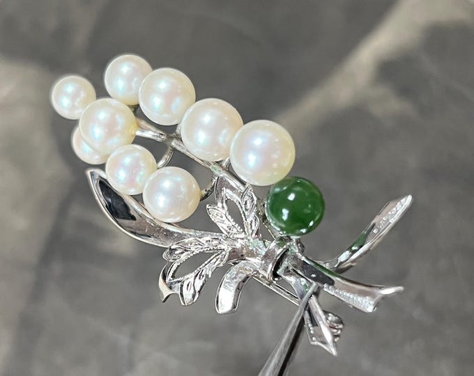 Silver Jade Akoya Pearl Brooch sterling silver flower dress pin circa 1960s - 1970s
