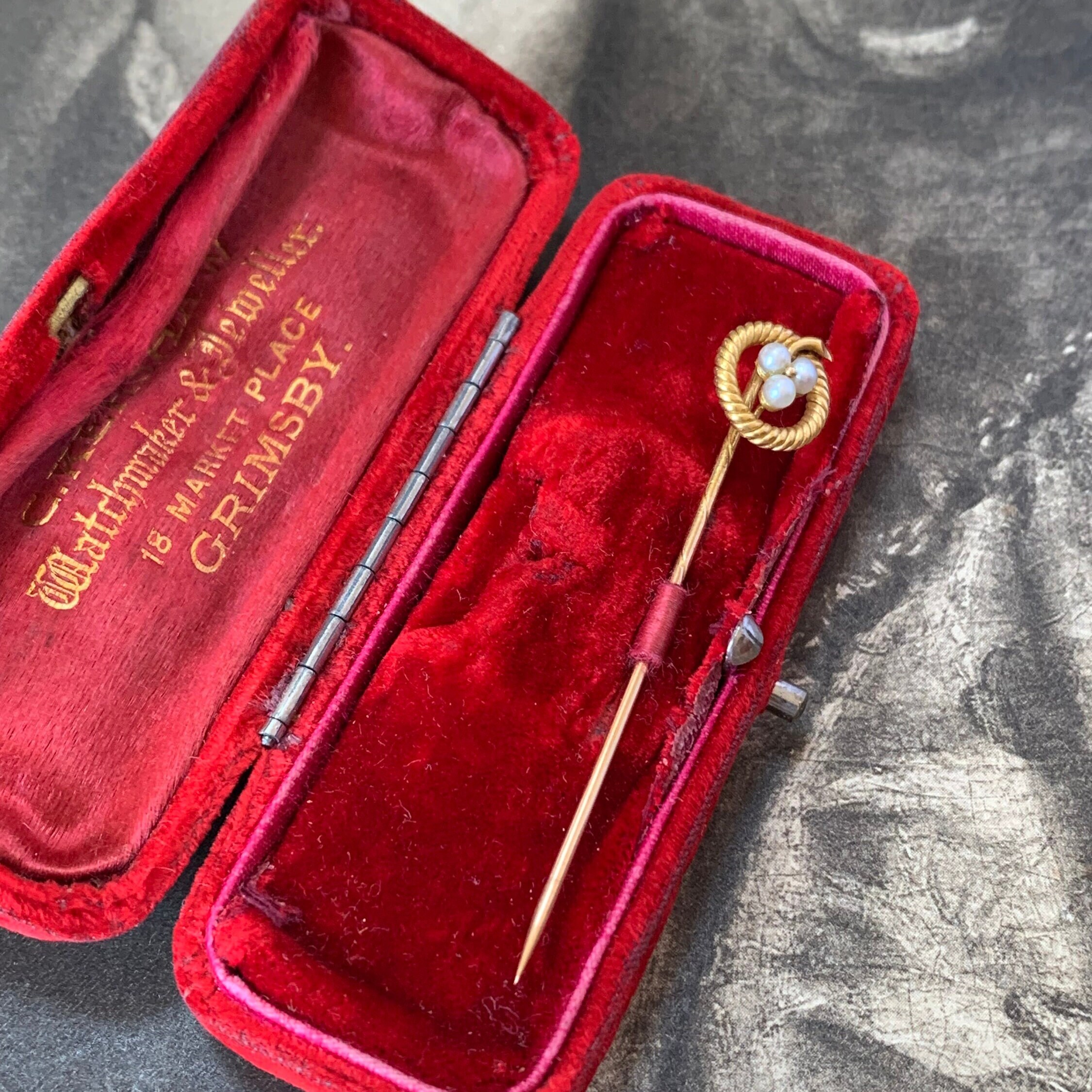 Edwardian Floral Stick Pin. Made in 18Ct Yellow Gold & Set With A Pearl Trilogy. Beautiful Original Antique Box To Compliment