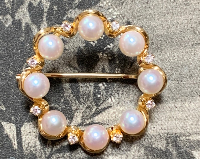 Vintage diamond and pearl 18ct gold brooch. Mikimoto gold infinity brooch with diamonds and akoya pearls. Stunning in original box