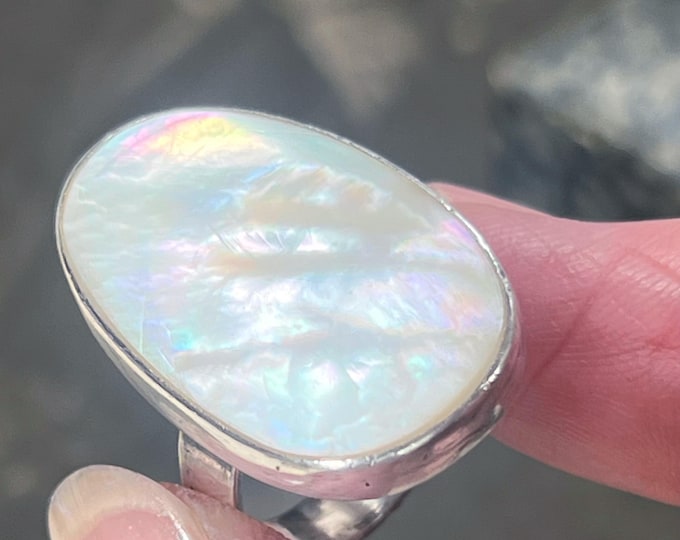 Vintage Mother of Pearl Ring, Sterling Silver 925, Statement Jewellery, Large Iridescent Cabochon, Size M