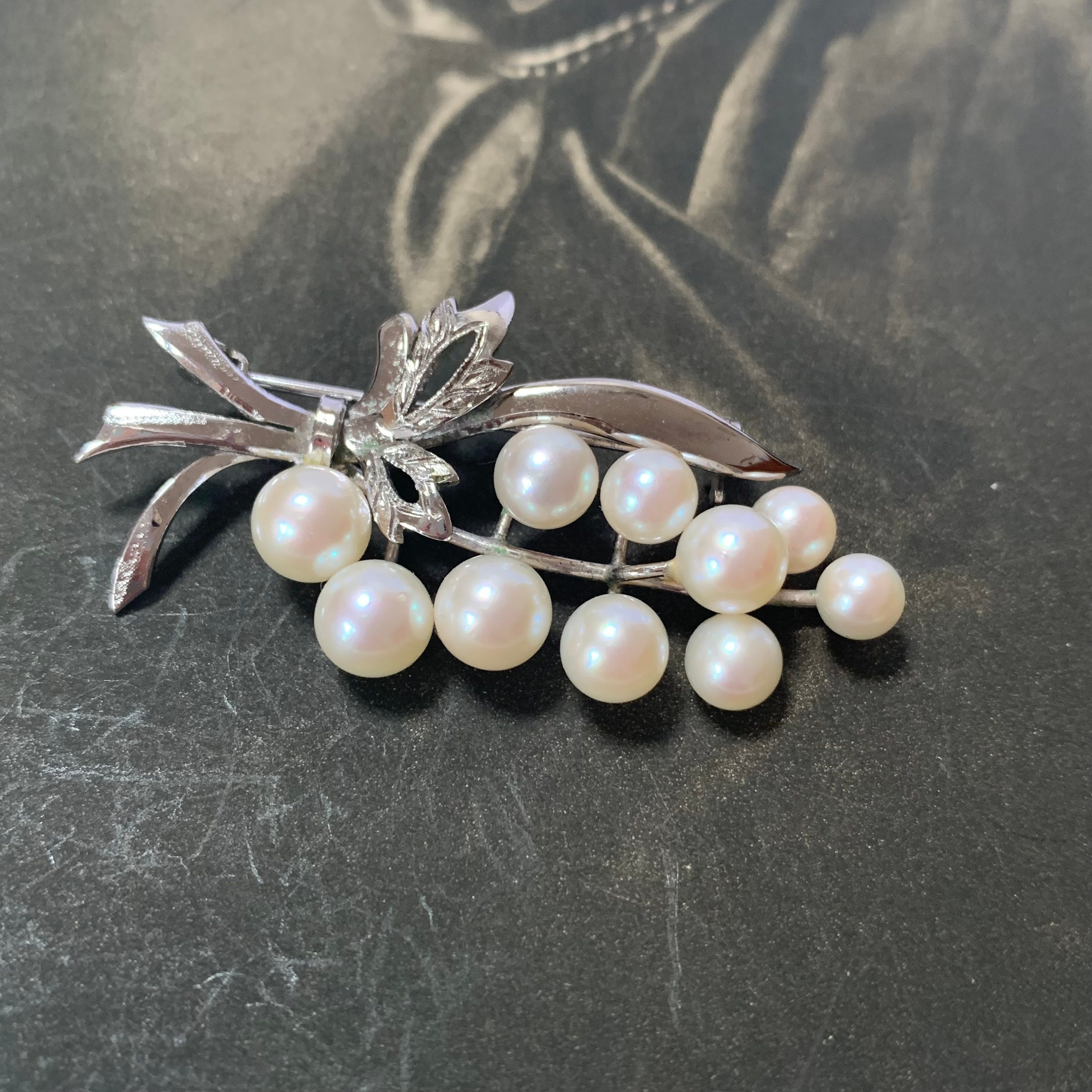 Pearl Brooch Set in Silver The Style Of Mikimoto & Featuring High Quality Pearls. Beautiful Vintage Piece Stunning Condition