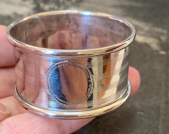 Art Deco Sterling Silver Napkin Ring Decorative Wedding Tableware . 11 grams silver 1918-1919 Birmingham hallmarks
