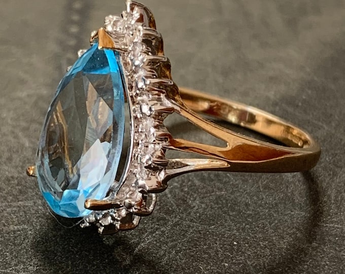 Vintage Blue Topaz 9ct Gold Ring. diamonds and topaz. Ring size N (UK). Beautiful summer ring