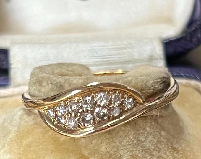 Vintage 1969 9ct Gold Diamond Curve Ring | Pavé Set Brilliant Cut Diamonds