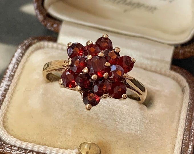 Vintage Garnet 9ct Gold Ring: 1976 London Hallmarks, Size 5