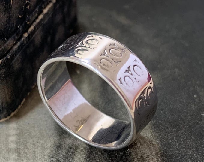 1960s silver ring. 7.5mm wide band with English hallmark 4.6 grams sterling silver ring Size M, size 6 (US).
