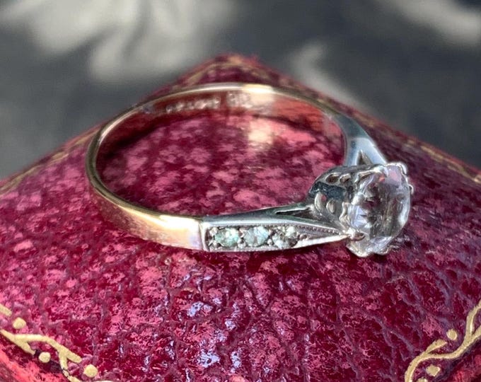 Vintage 9ct gold ring with sparkling stones. Ring size; UK N 1/2 or a US 6 3/4. Silver set with gold band