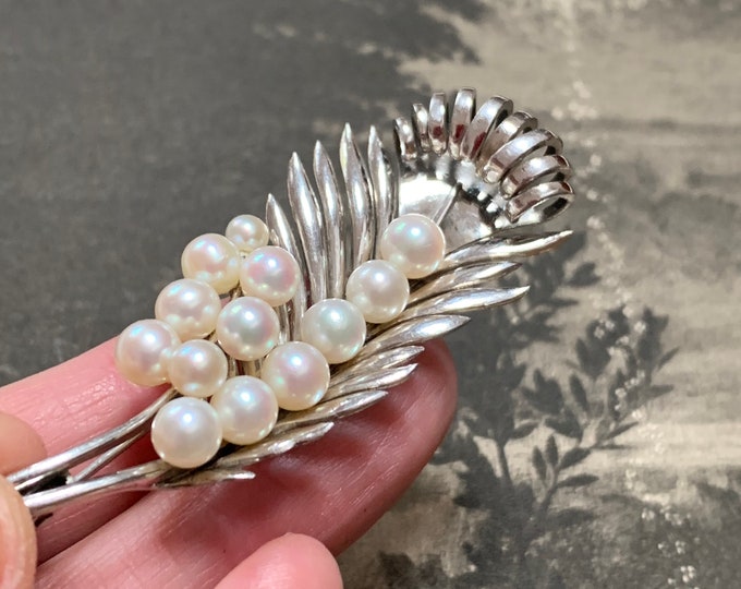Akoya pearl brooch | 13 quality pearls 3.5mm-5.5mm set in a silver feather design | A beautifully crafted vintage mid century piece