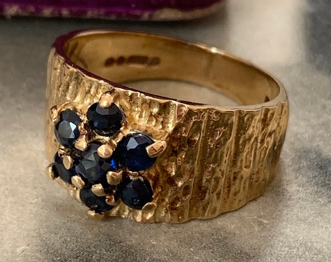 Vintage Sapphire ring | 9ct gold | 4.8 grams | 1971 London hallmarks | Ring size  L ,  size 5.5 (US) | 7x round facet cut natural sapphires