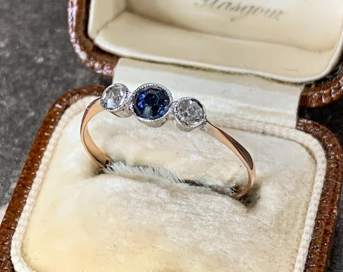 Antique paste sapphire/diamond ring in 9ct Gold and Silver, Trilogy with closed backed setting circa 1930s - 1940s size O