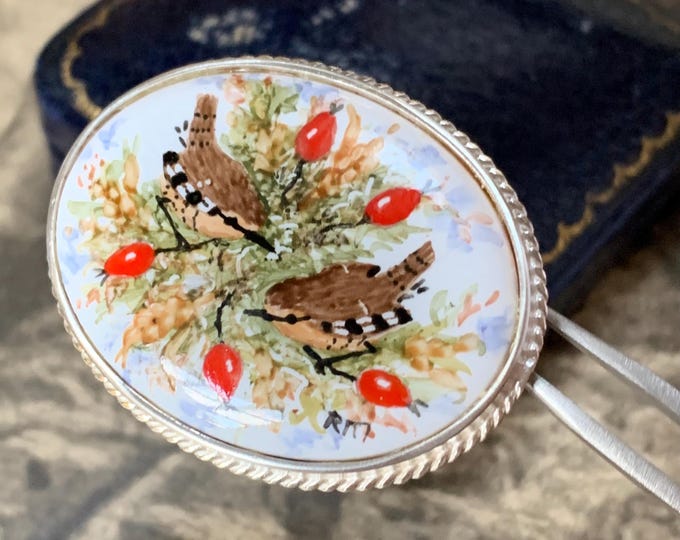 Sterling silver porcelain bird brooch oval with pair of wrens set within a bezel setting dates 1992