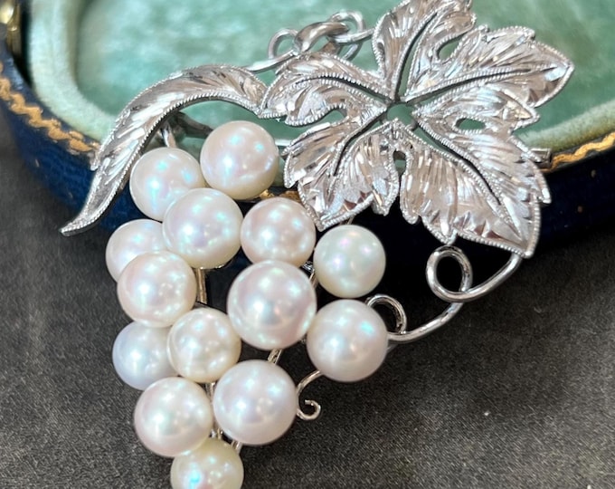 Japanese pearl grape vine brooch and pendant for chain or leather strap necklace. Sterling silver with 14 akoya pearls. vintage 1950s