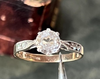 Vintage 9ct Gold and Silver Paste Set Solitaire Ring with Accents, Size N 1/2