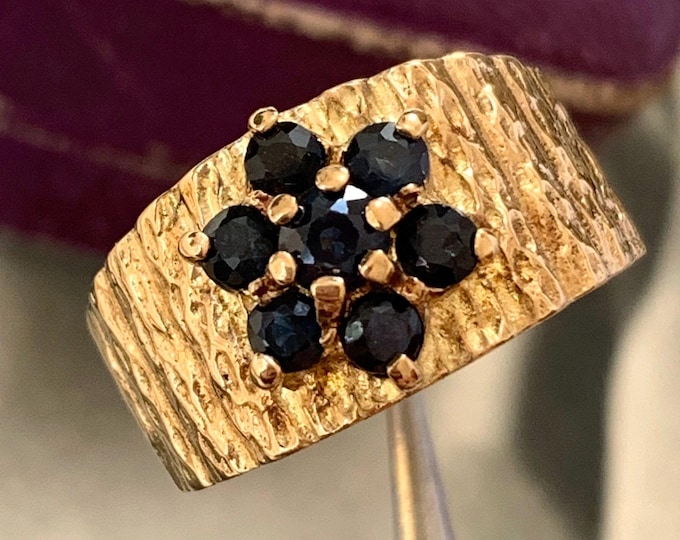 9ct Gold Sapphire Daisy Ring, Bark Effect, London Hallmark 1971
