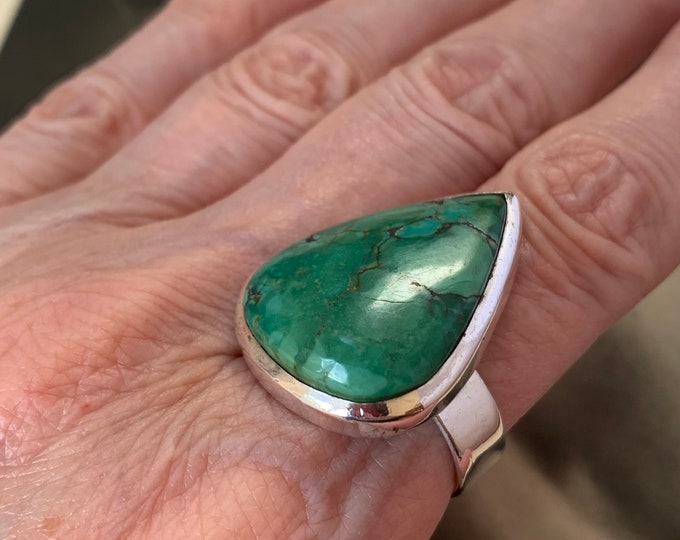 Big silver ring. 1980s Natural Turquoise silver ring. Large green gemstone bezel set. Ring size S, size 9 (US).  13 grams weight