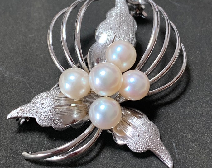 Vintage Pearl Orchid Brooch 6.5mm Akoya pearls. 9.1 grams Sterling silver.  White pearls quality thick glossy nacre and bright luminosity