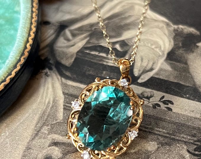Green Fluorite Pendant in 9k Gold with White Zircons – 10.06ct Oval Cut Gemstone Necklace – Antique Inspired Design - Certified Jewellery